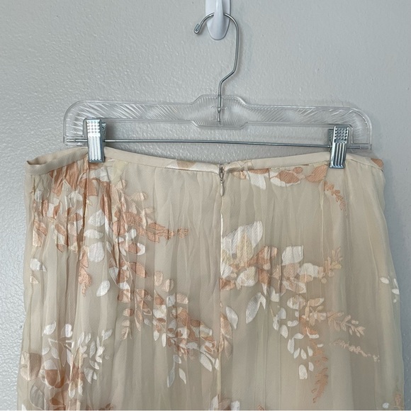 NWT Vince Natural Burnout Floral Silk Like Pleated Midi Skirt in Cream Size 12 - Picture 10 of 10